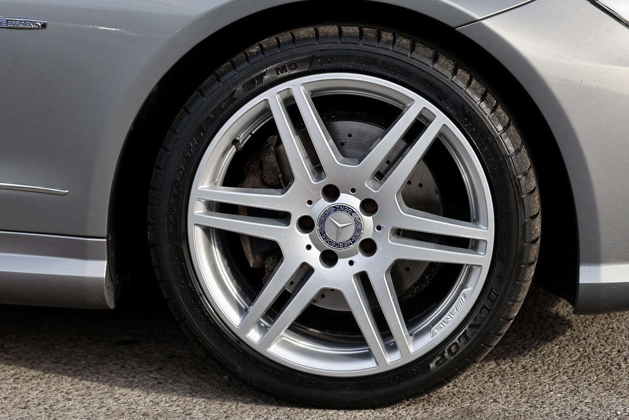 Mercedes-Benz E350 CDI AMG Sport Coupe 1 Owner + 16 Mercedes Main Dealer Services - Large 35