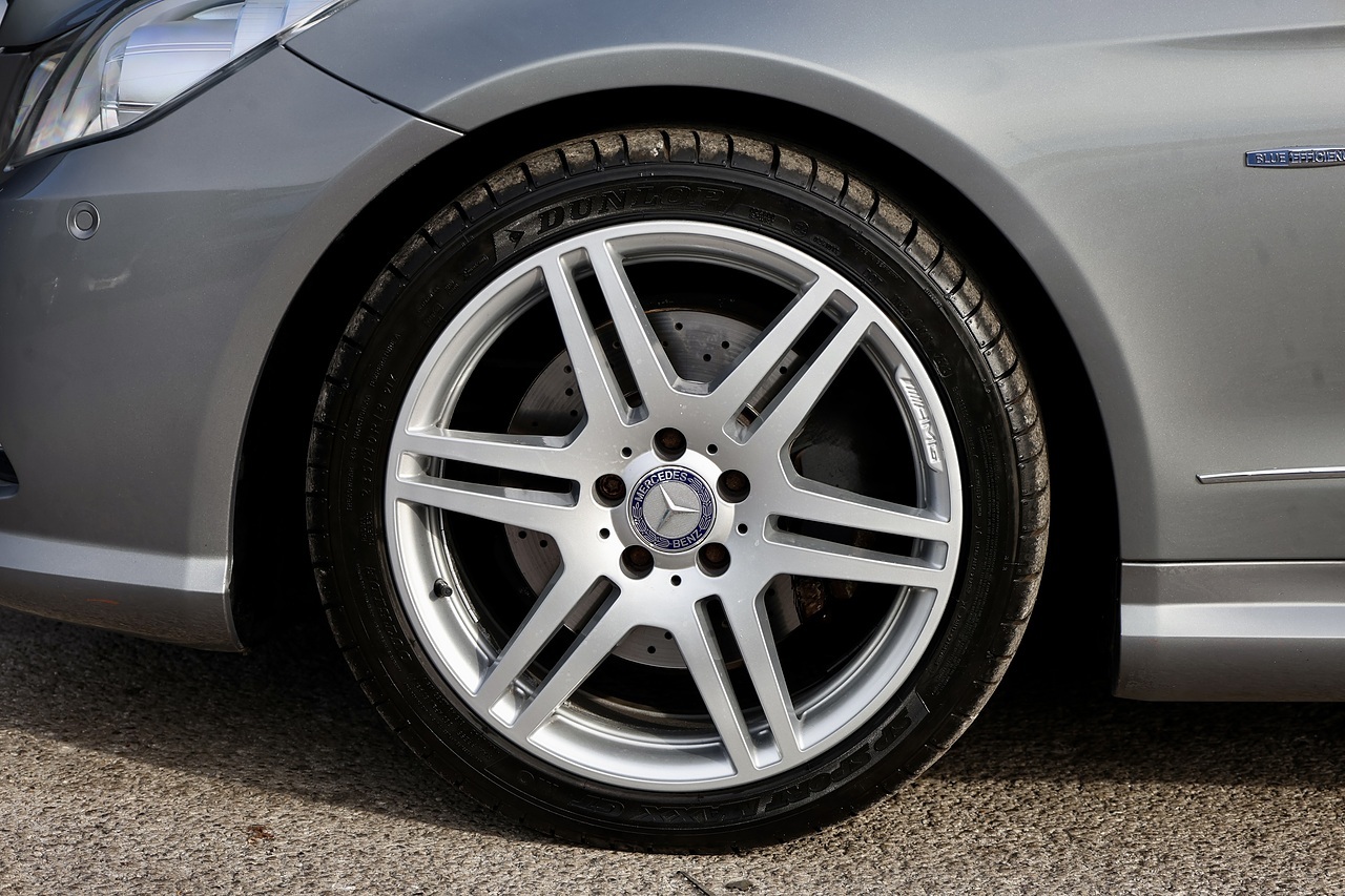Mercedes-Benz E350 CDI AMG Sport Coupe 1 Owner + 16 Mercedes Main Dealer Services - Large 33