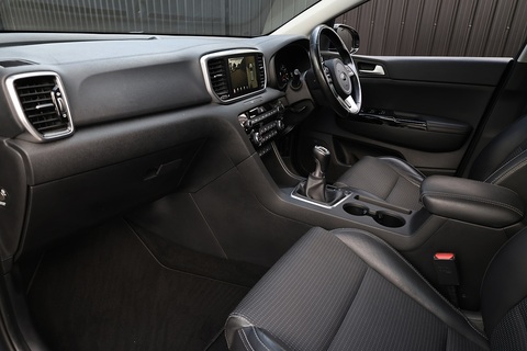 1 Former Keeper + CarPlay + JBL + 360 Cameras + Heated Seats