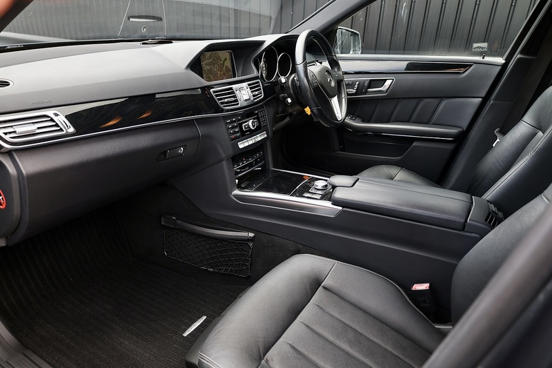 Mercedes-Benz E250 SE Estate 1 Gentleman Owner + COMAND Online + Memory Pack Image 2