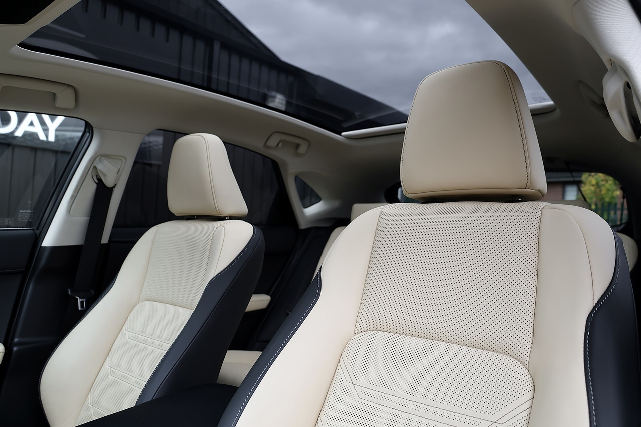 Lexus NX 300h Luxury 1 Lady Owner + Just 950 miles from new - Large 5