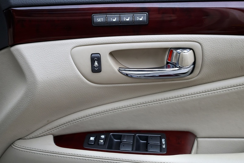 Lexus LS 460 SE-L LS 460 SE-L Saloon 4.6 Automatic Petrol Image 16