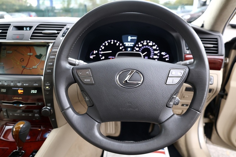 Lexus LS 460 SE-L LS 460 SE-L Saloon 4.6 Automatic Petrol Image 17