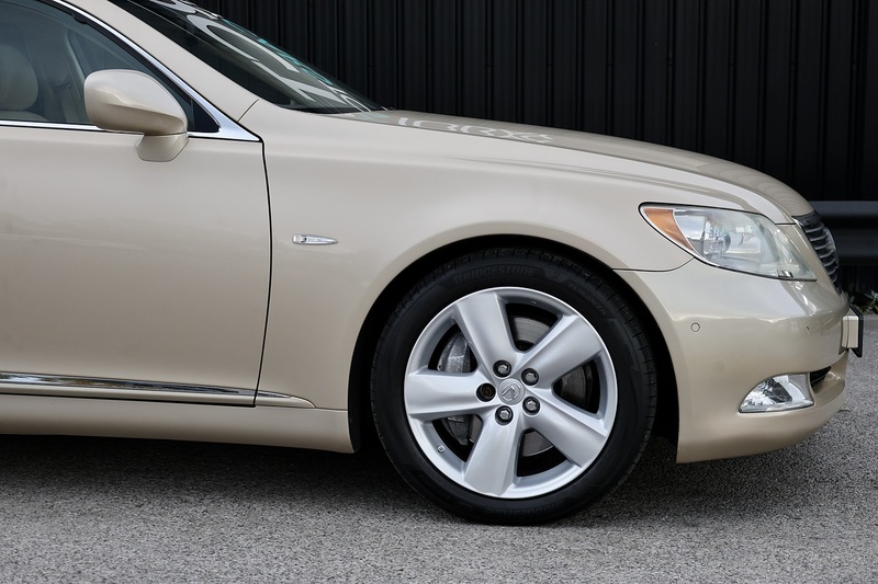 Lexus LS 460 SE-L LS 460 SE-L Saloon 4.6 Automatic Petrol Image 24
