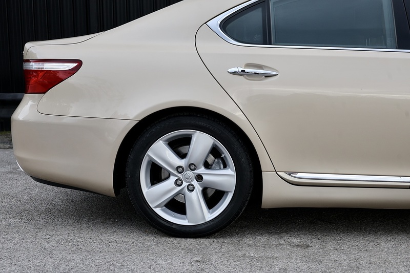 Lexus LS 460 SE-L LS 460 SE-L Saloon 4.6 Automatic Petrol Image 23