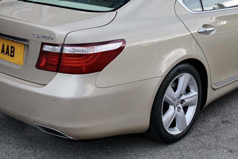 Lexus LS 460 SE-L LS 460 SE-L Saloon 4.6 Automatic Petrol Image 22