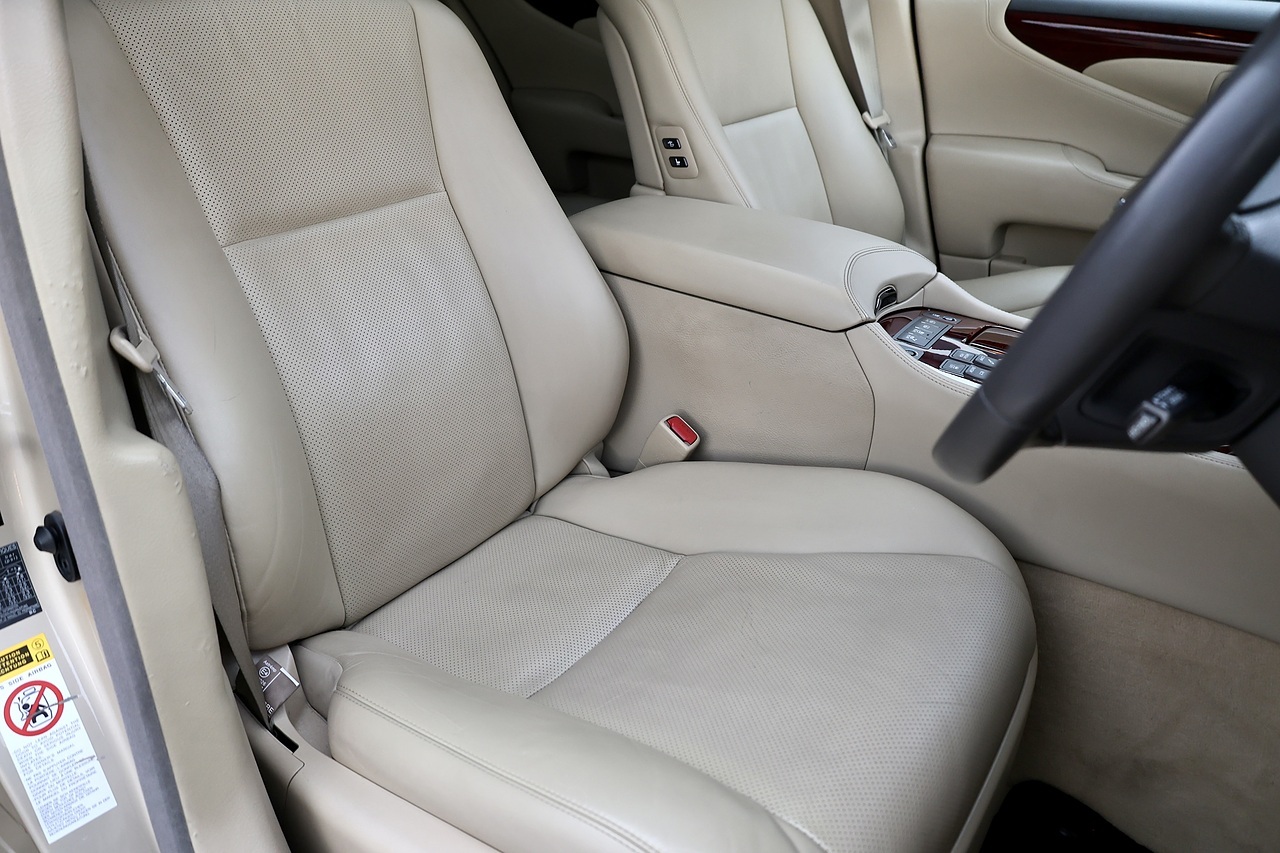Lexus LS 460 SE-L LS 460 SE-L Saloon 4.6 Automatic Petrol - Large 32