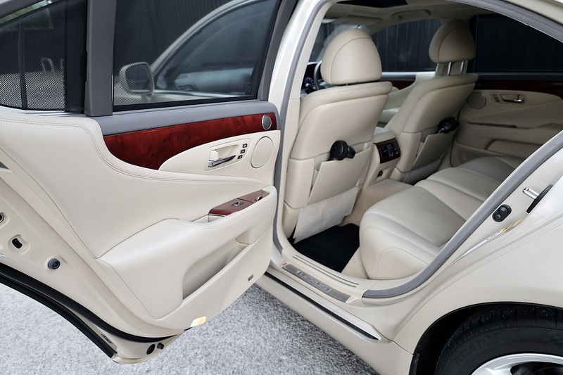 Lexus LS 460 SE-L LS 460 SE-L Saloon 4.6 Automatic Petrol Image 36