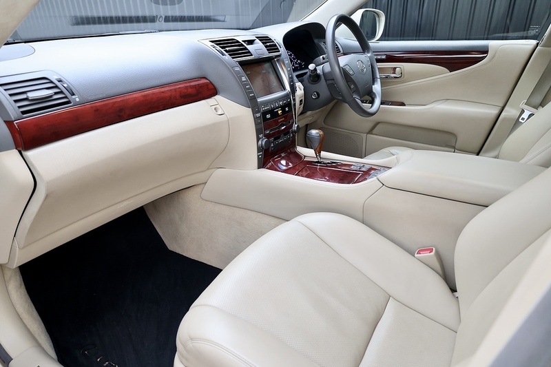 Lexus LS 460 SE-L LS 460 SE-L Saloon 4.6 Automatic Petrol Image 2
