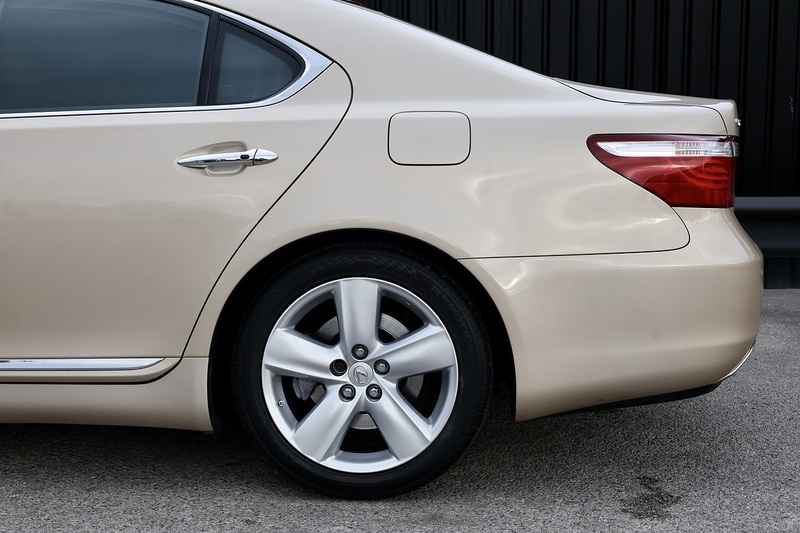 Lexus LS 460 SE-L LS 460 SE-L Saloon 4.6 Automatic Petrol Image 40
