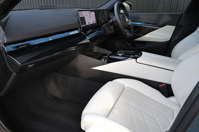 BMW 520i M Sport Touring 1 Private Owner + BMW Warranty Image 2