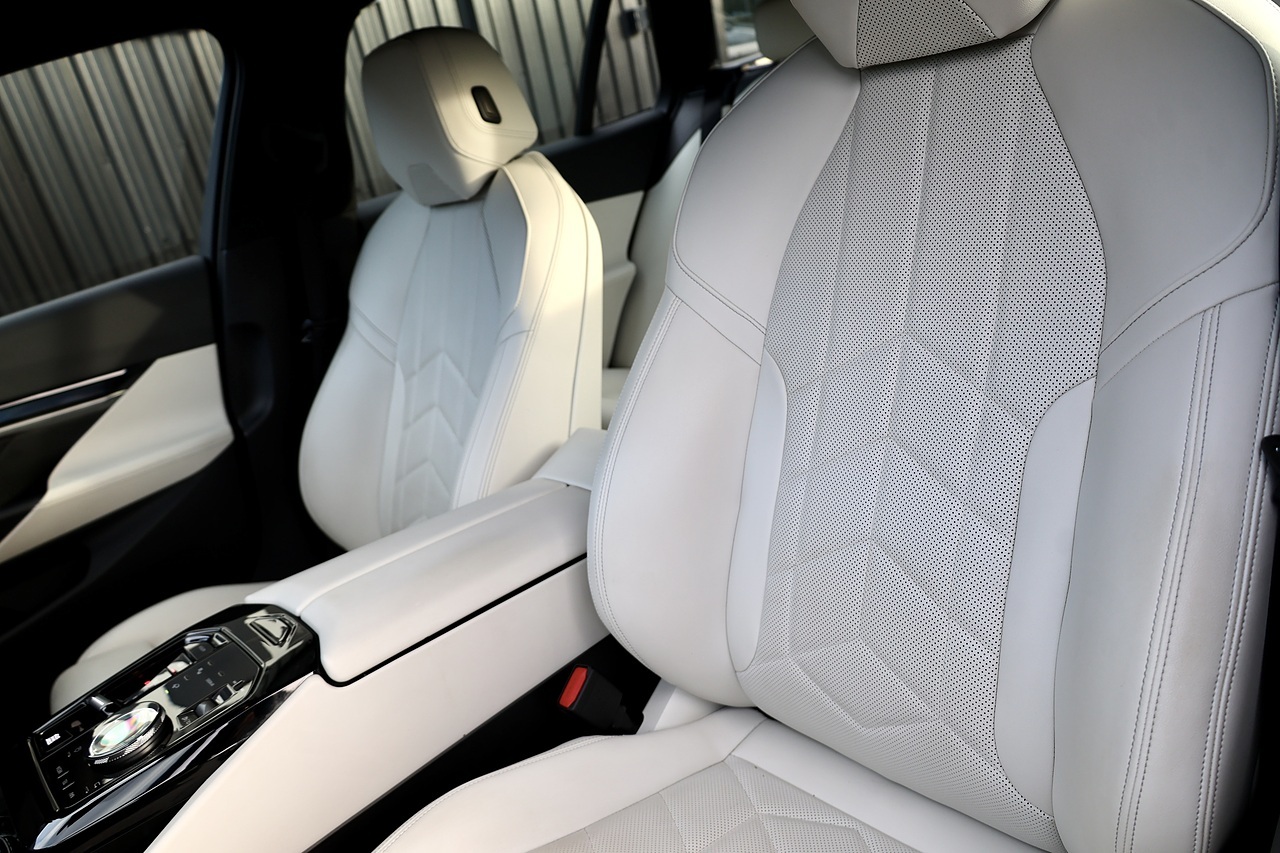 BMW 520i M Sport Touring 1 Private Owner + BMW Warranty - Large 29