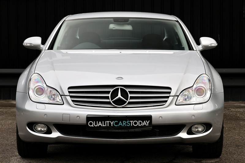 Mercedes-Benz CLS 320 CDI 2 Former Keepers + Exceptional Condition + AMG Wheels + Harmon Kardon Image 3