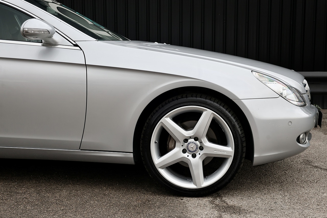 Mercedes-Benz CLS 320 CDI 2 Former Keepers + Exceptional Condition + AMG Wheels + Harmon Kardon - Large 27