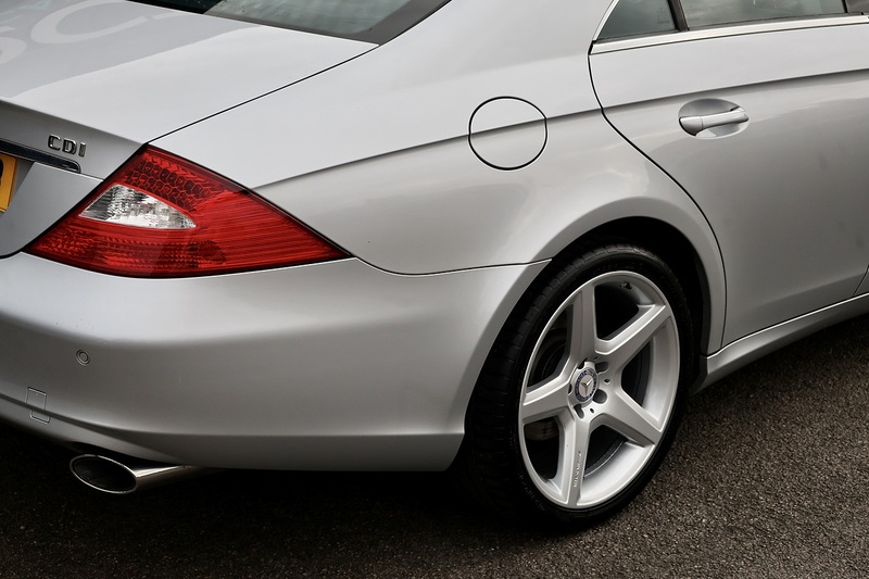 Mercedes-Benz CLS 320 CDI 2 Former Keepers + Exceptional Condition + AMG Wheels + Harmon Kardon Image 25