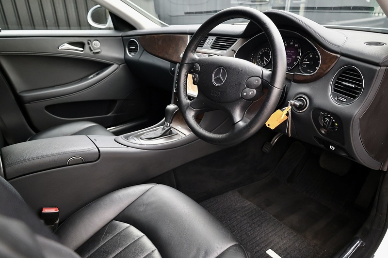 Mercedes-Benz CLS 320 CDI 2 Former Keepers + Exceptional Condition + AMG Wheels + Harmon Kardon Image 6