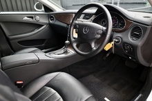 Mercedes-Benz CLS 320 CDI 2 Former Keepers + Exceptional Condition + AMG Wheels + Harmon Kardon - Thumb 6