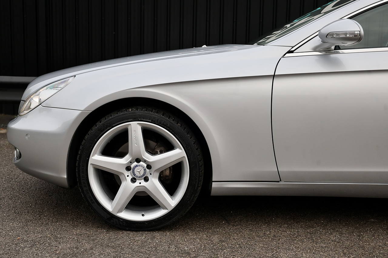 Mercedes-Benz CLS 320 CDI 2 Former Keepers + Exceptional Condition + AMG Wheels + Harmon Kardon - Large 33