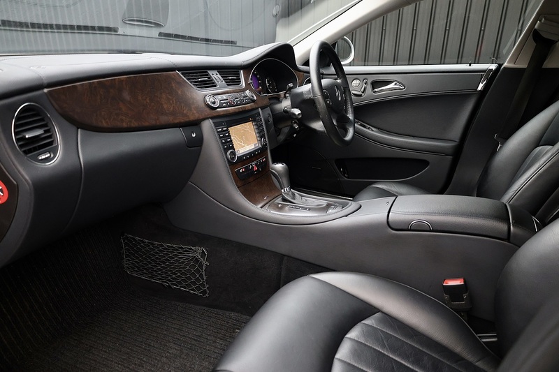 Mercedes-Benz CLS 320 CDI 2 Former Keepers + Exceptional Condition + AMG Wheels + Harmon Kardon Image 2