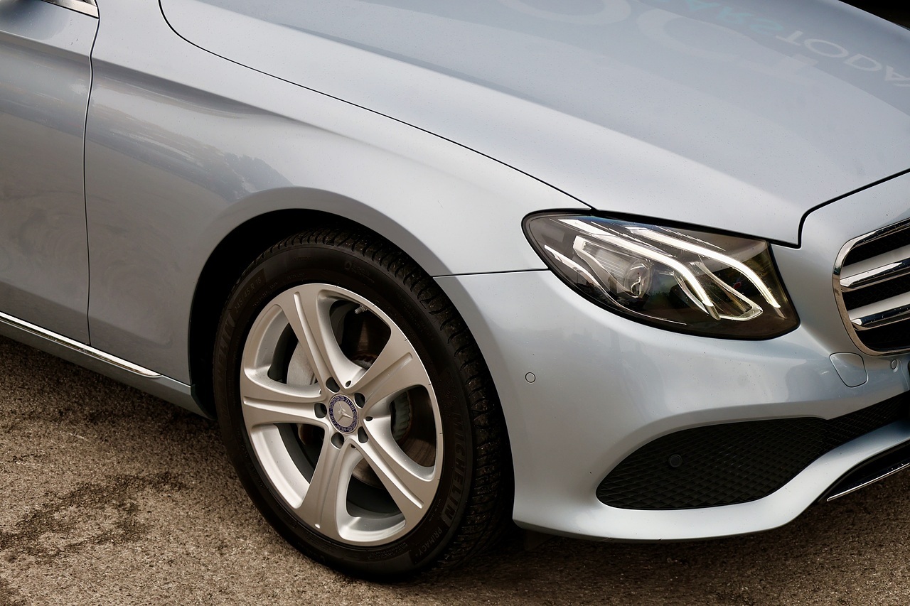 Mercedes-Benz E350d SE Premium 1 Former Keeper + FSH + Panoramic Roof - Large 24