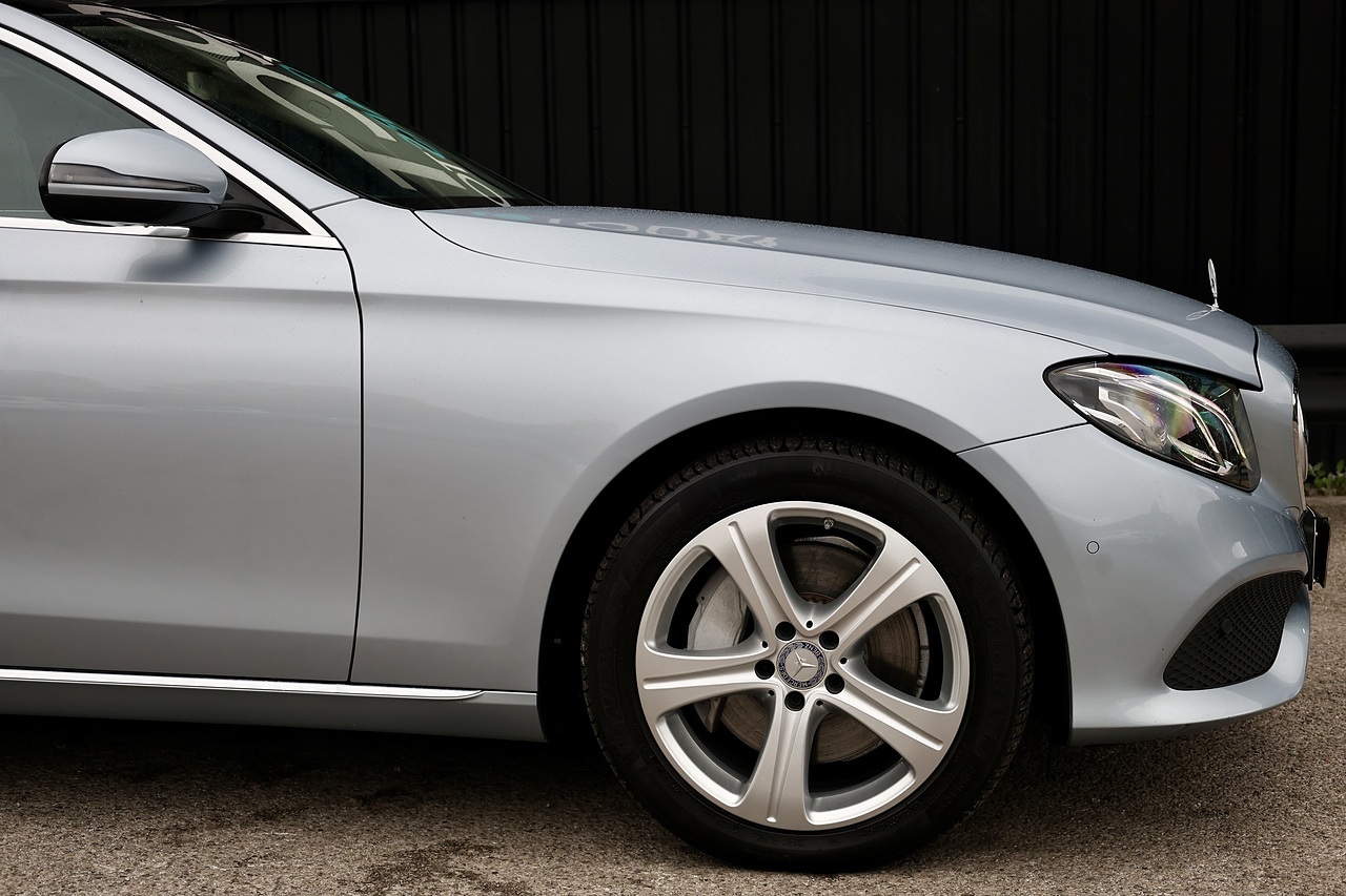 Mercedes-Benz E350d SE Premium 1 Former Keeper + FSH + Panoramic Roof - Large 23