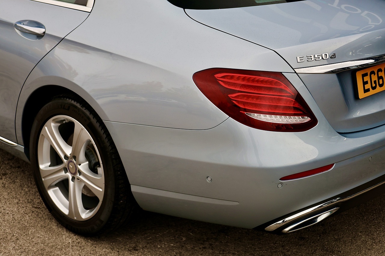 Mercedes-Benz E350d SE Premium 1 Former Keeper + FSH + Panoramic Roof - Large 39