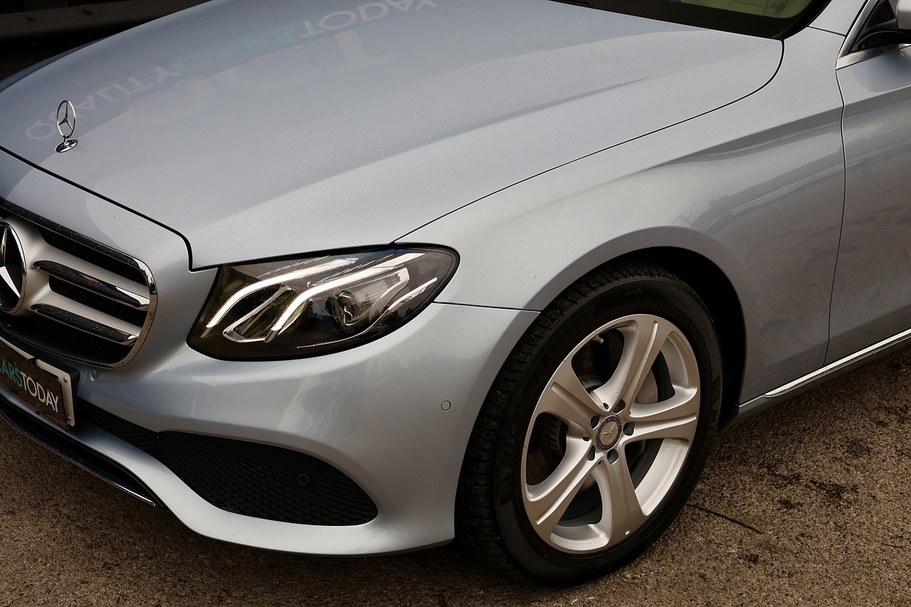 Mercedes-Benz E350d SE Premium 1 Former Keeper + FSH + Panoramic Roof - Large 36