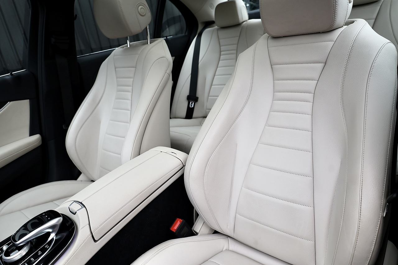 Mercedes-Benz E350d SE Premium 1 Former Keeper + FSH + Panoramic Roof - Large 46
