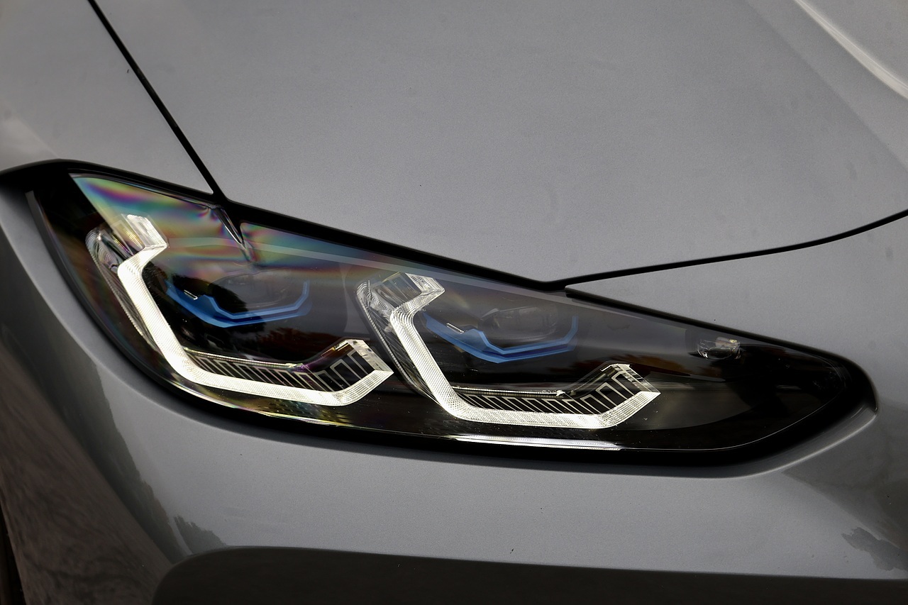 BMW M4 Competition 1 Owner + Ultimate Pack + M Carbon Buckets + M Carbon Exterior - Large 11
