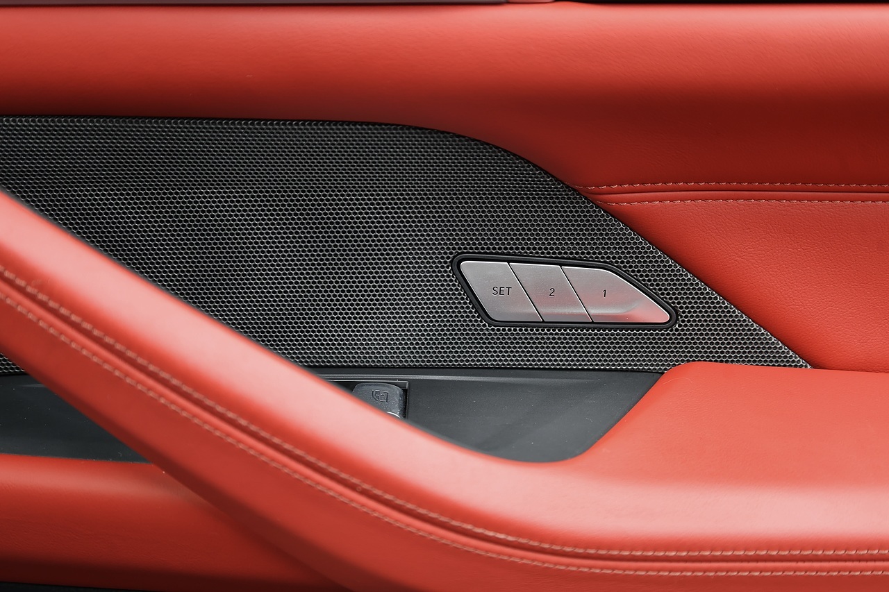 BMW M4 Competition 1 Owner + Ultimate Pack + M Carbon Buckets + M Carbon Exterior - Large 20