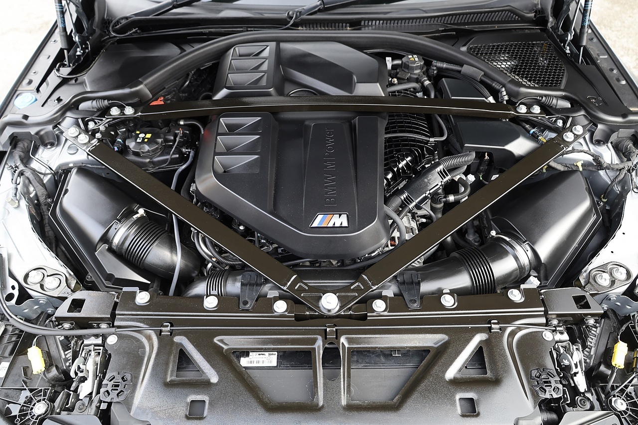 BMW M4 Competition 1 Owner + Ultimate Pack + M Carbon Buckets + M Carbon Exterior - Large 24