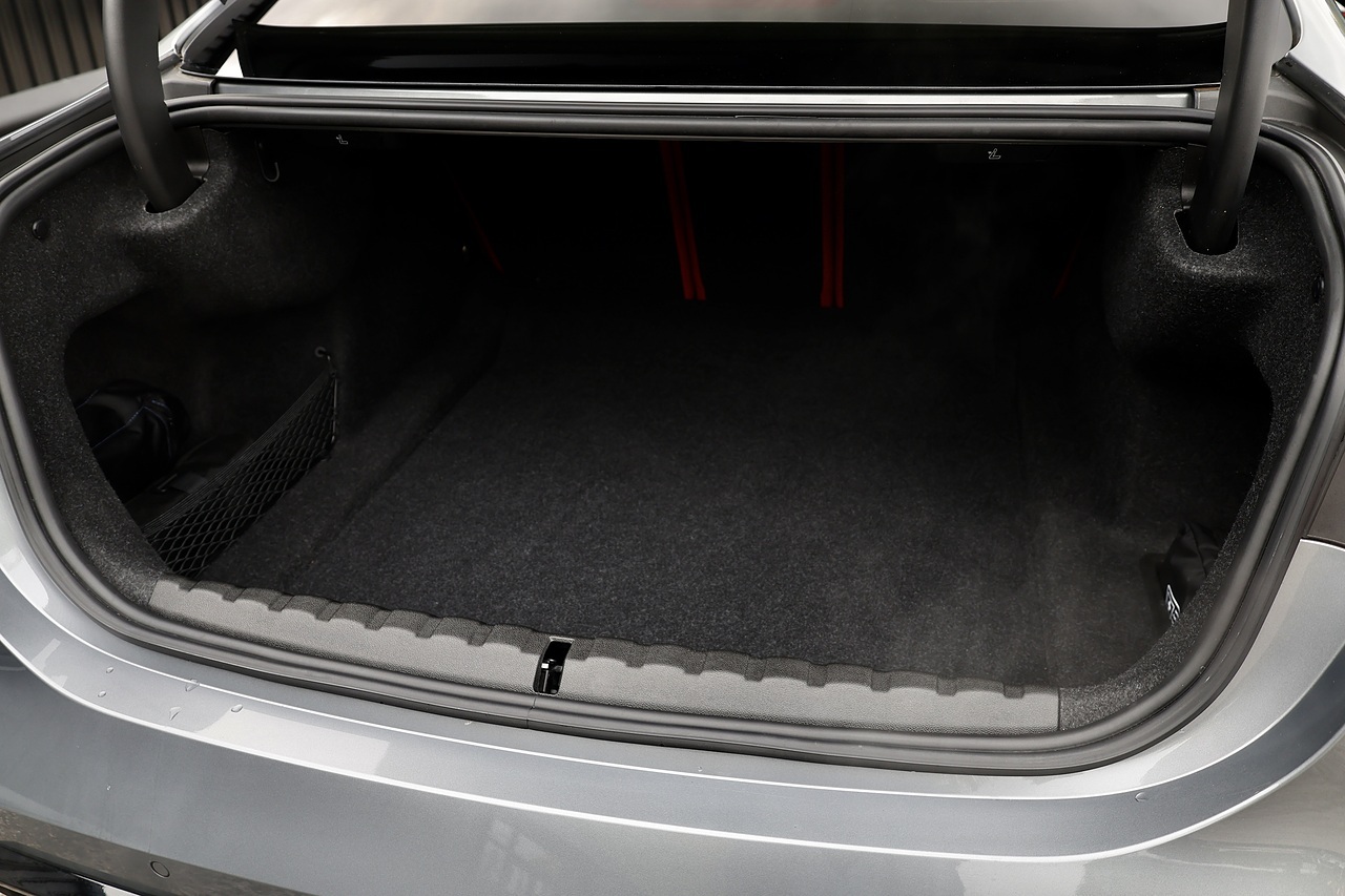 BMW M4 Competition 1 Owner + Ultimate Pack + M Carbon Buckets + M Carbon Exterior - Large 32