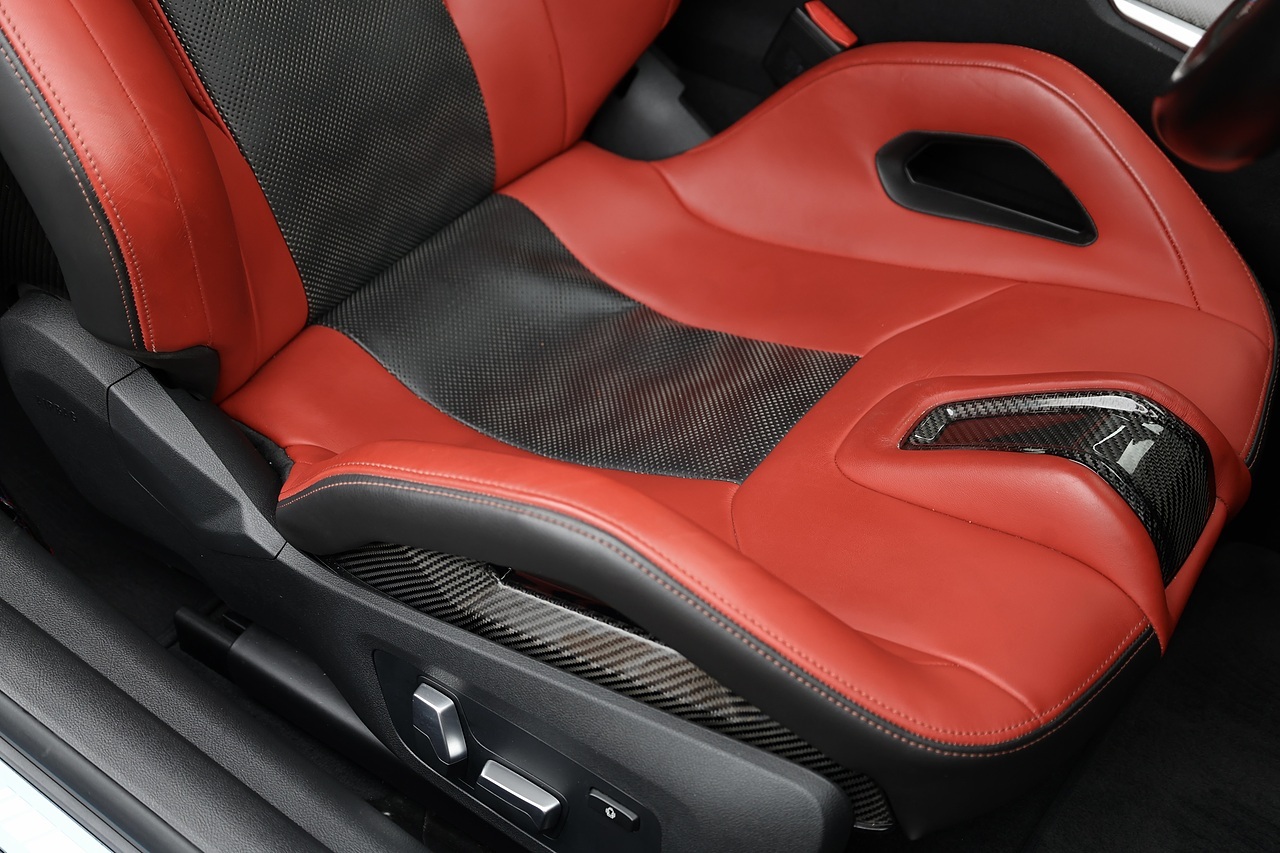 BMW M4 Competition 1 Owner + Ultimate Pack + M Carbon Buckets + M Carbon Exterior - Large 37