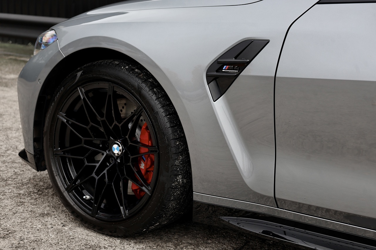 BMW M4 Competition 1 Owner + Ultimate Pack + M Carbon Buckets + M Carbon Exterior - Large 46