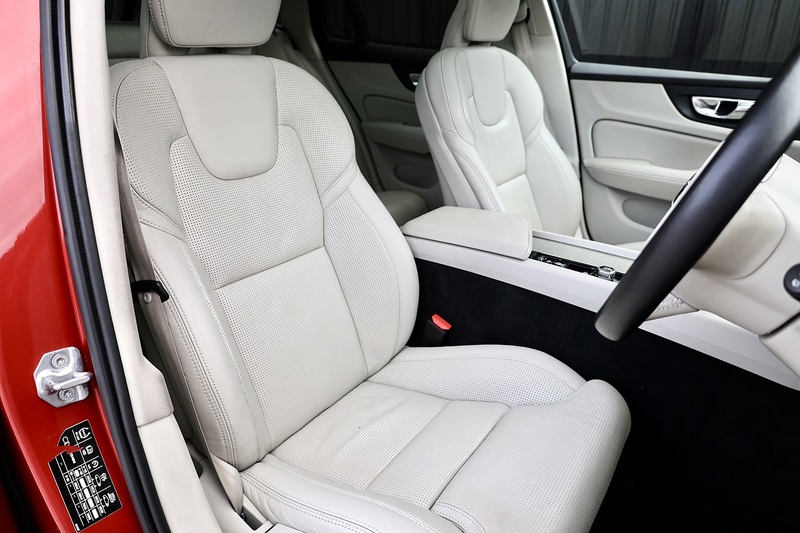 Volvo V60 D4 Inscription Pro Xenium Pack + Pano Roof + 360 Cams + Deployable Tow Bar Image 21