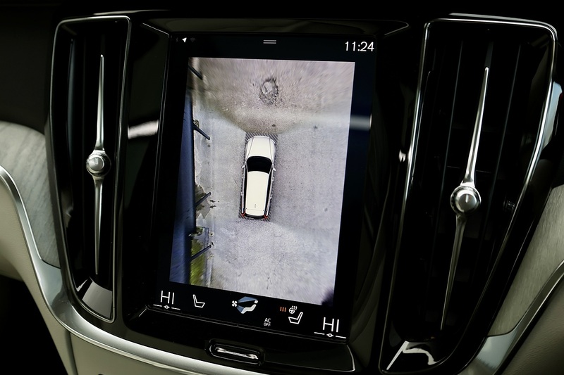 Volvo V60 D4 Inscription Pro Xenium Pack + Pano Roof + 360 Cams + Deployable Tow Bar Image 26