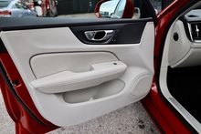 Volvo V60 D4 Inscription Pro Xenium Pack + Pano Roof + 360 Cams + Deployable Tow Bar - Thumb 28
