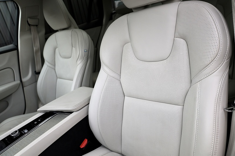 Volvo V60 D4 Inscription Pro Xenium Pack + Pano Roof + 360 Cams + Deployable Tow Bar Image 29