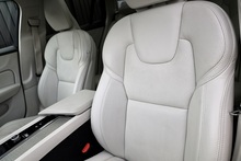 Volvo V60 D4 Inscription Pro Xenium Pack + Pano Roof + 360 Cams + Deployable Tow Bar - Thumb 29