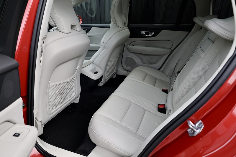 Volvo V60 D4 Inscription Pro Xenium Pack + Pano Roof + 360 Cams + Deployable Tow Bar Image 32