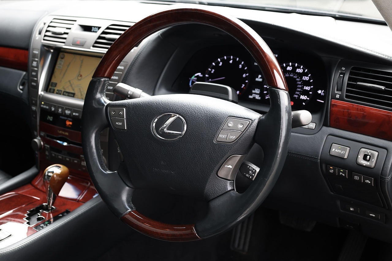 Lexus LS 600h L RSR Rear Seat Relaxation Pack + Huge Specification - Large 15