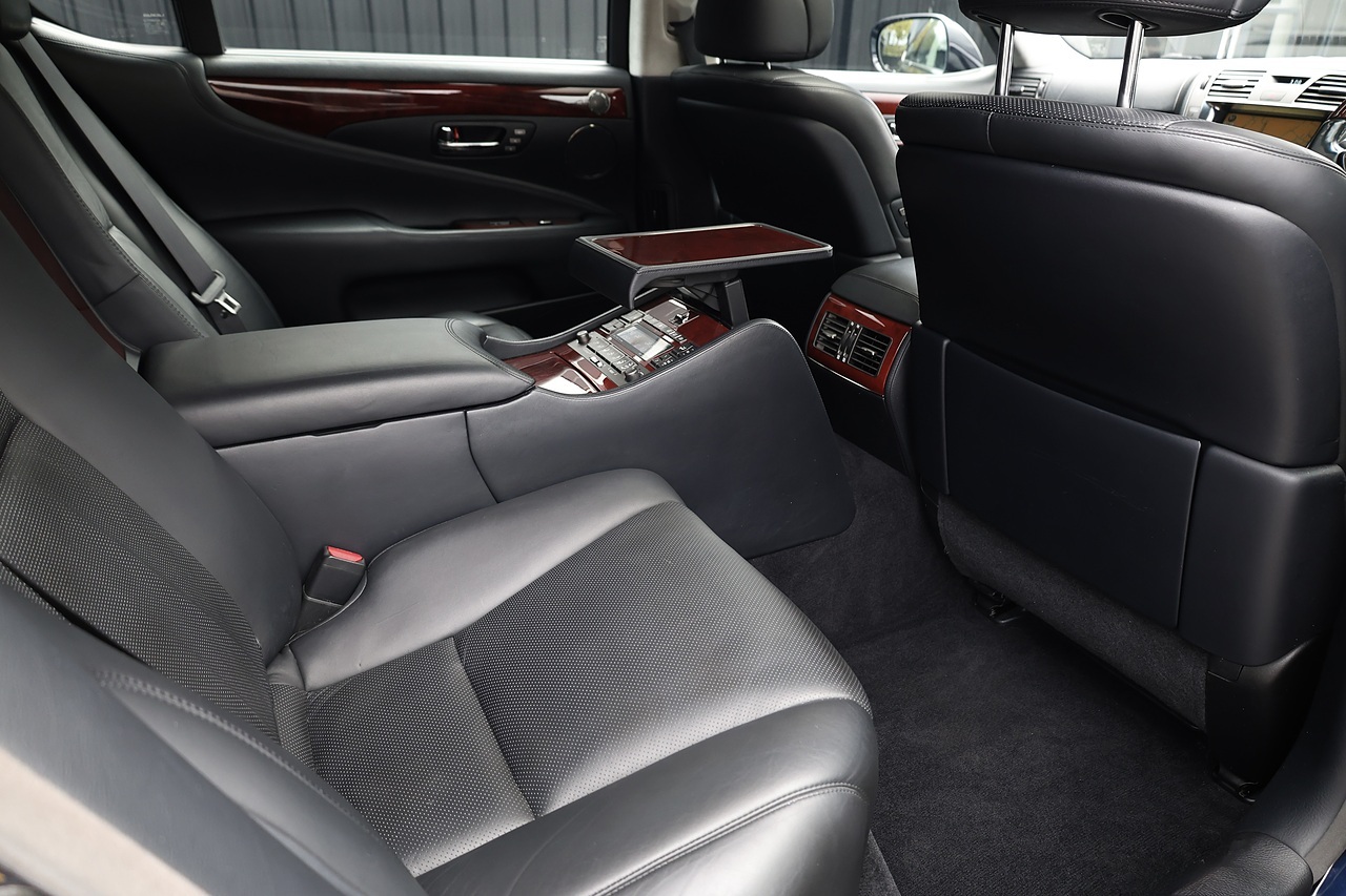 Lexus LS 600h L RSR Rear Seat Relaxation Pack + Huge Specification - Large 19