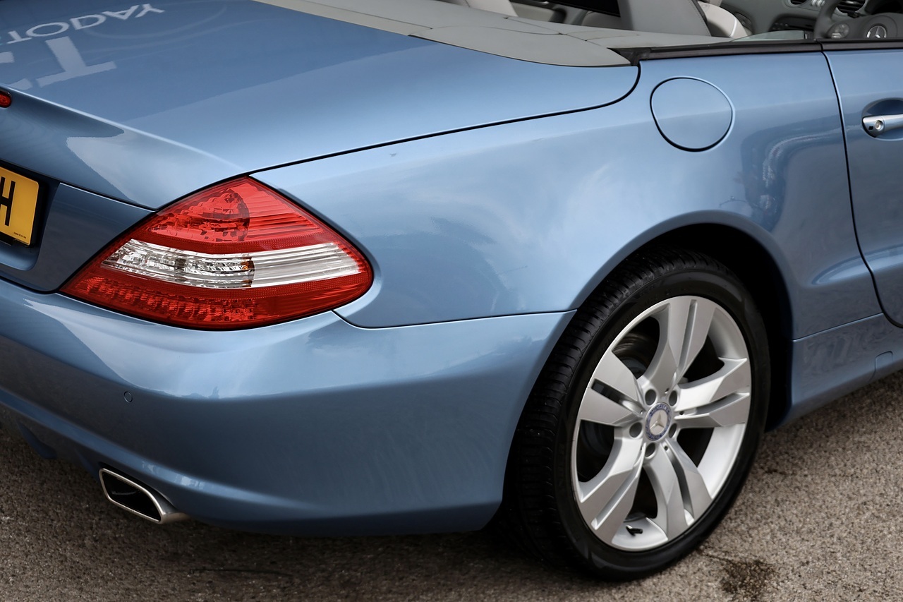 Mercedes-Benz SL 350 2 Former Keepers + Just Serviced by MB + Very Rare Spec - Large 25