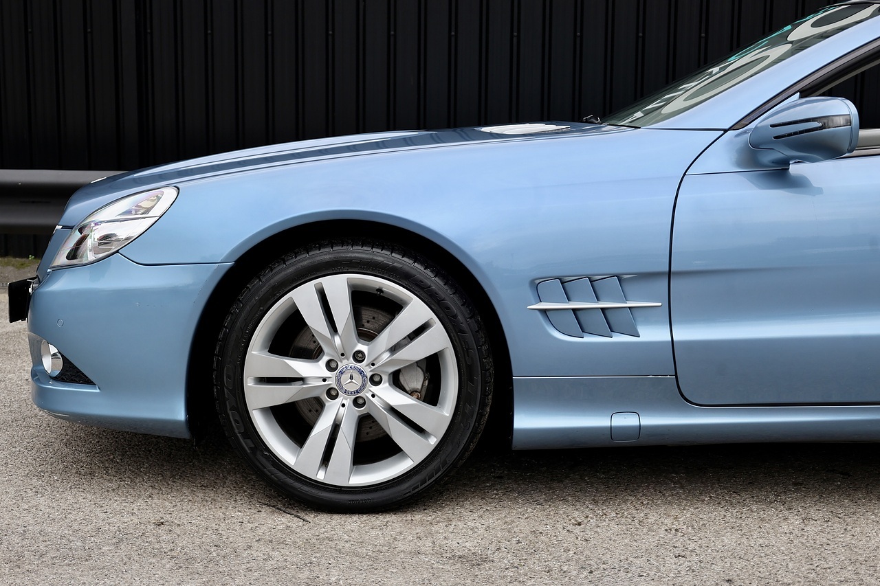 Mercedes-Benz SL 350 2 Former Keepers + Just Serviced by MB + Very Rare Spec - Large 31
