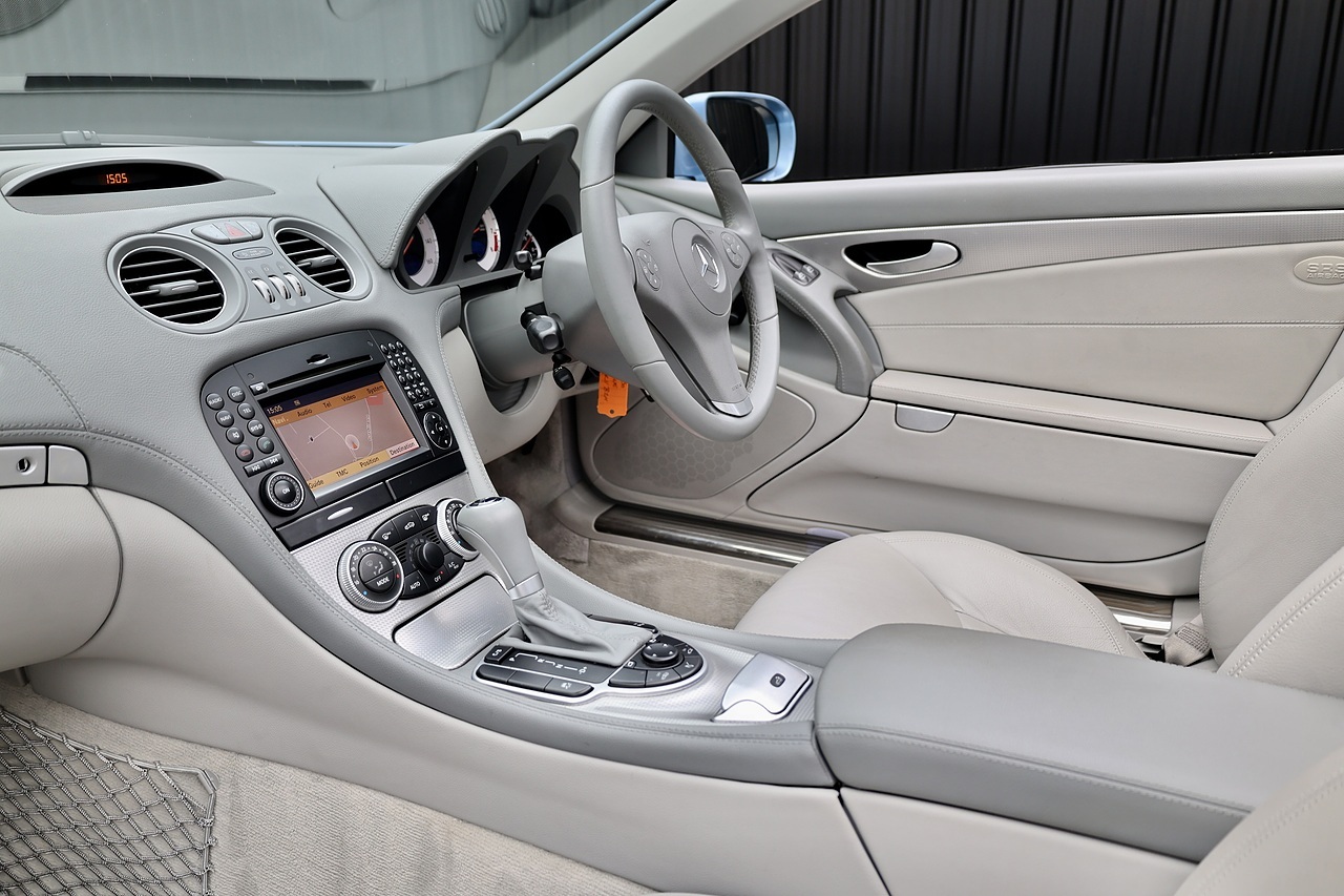 Mercedes-Benz SL 350 2 Former Keepers + Just Serviced by MB + Very Rare Spec - Large 7