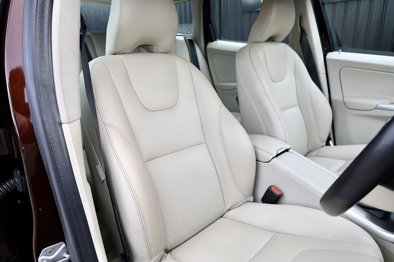 Volvo XC60 D5 SE Lux Nav Rare Specification + Low Mileage + Full Service History Image 20