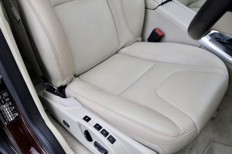Volvo XC60 D5 SE Lux Nav Rare Specification + Low Mileage + Full Service History Image 21