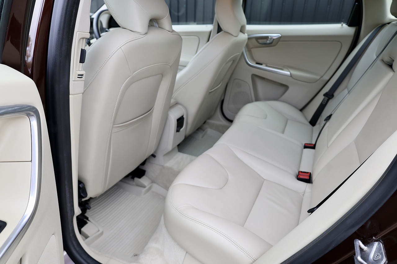 Volvo XC60 D5 SE Lux Nav Rare Specification + Low Mileage + Full Service History - Large 34