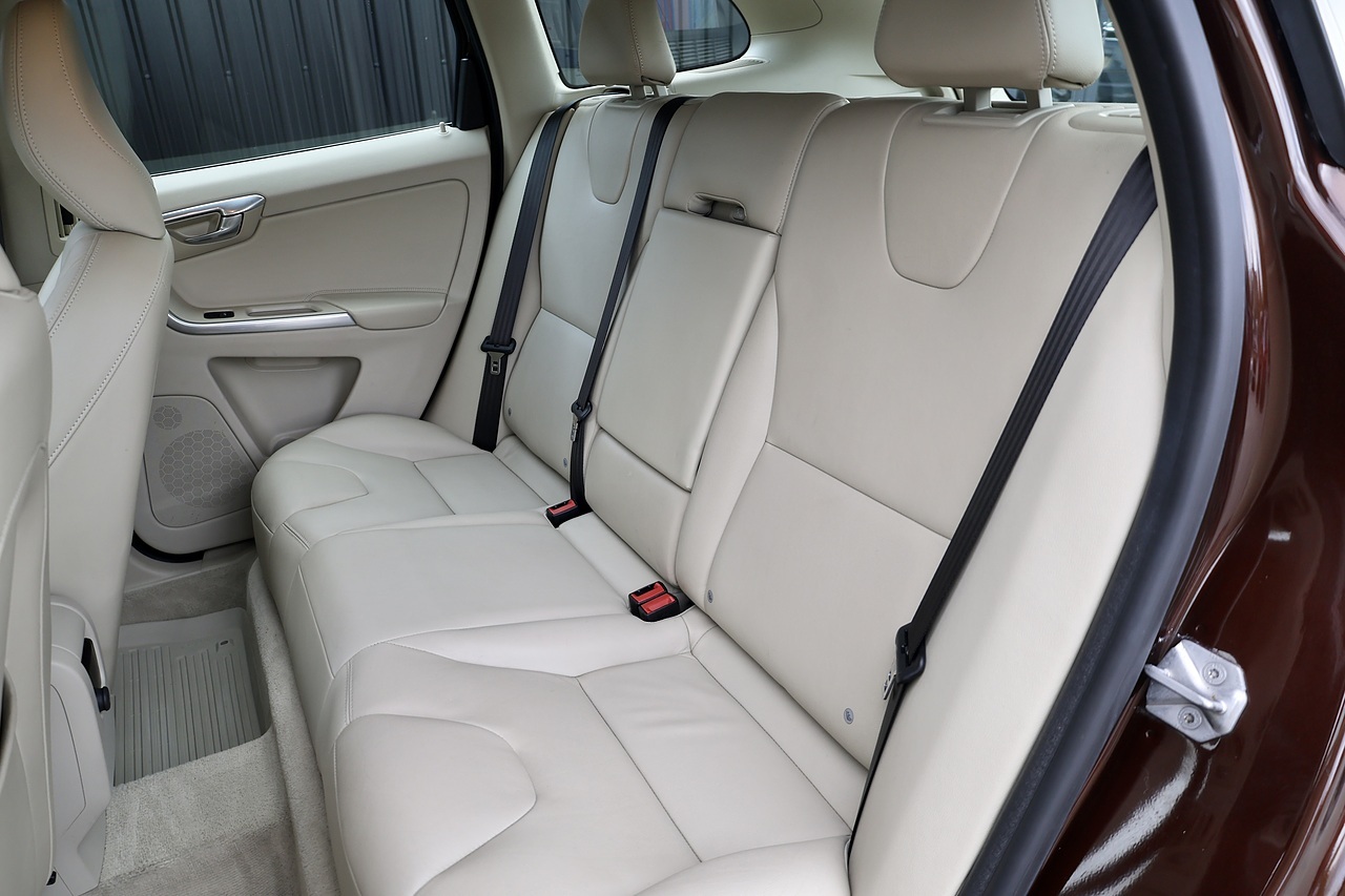Volvo XC60 D5 SE Lux Nav Rare Specification + Low Mileage + Full Service History - Large 36