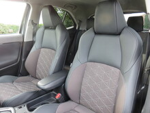 Toyota Yaris Cross VVT-h Excel - Thumb 20